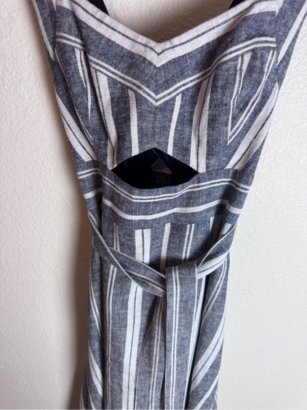 BCBGMAXAZRIA Navy/ White Striped Linen Dress V-Neck Womens 4 - Picture 2 of 16